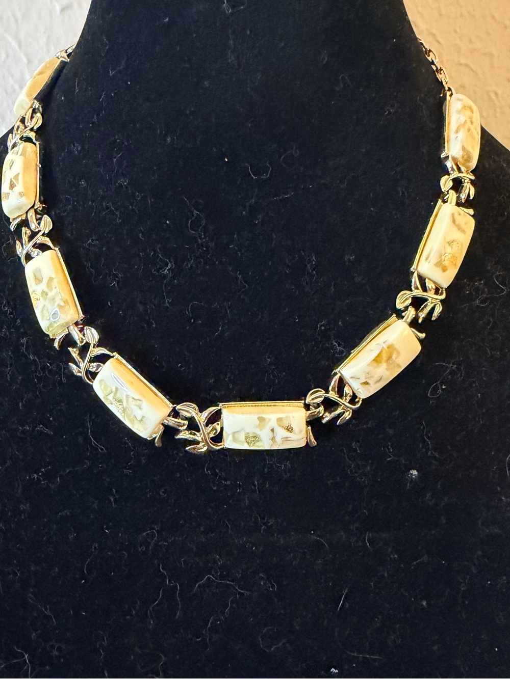 Vintage Coro Thermoset Lucite Link Necklace – Mint / Like-New Condition